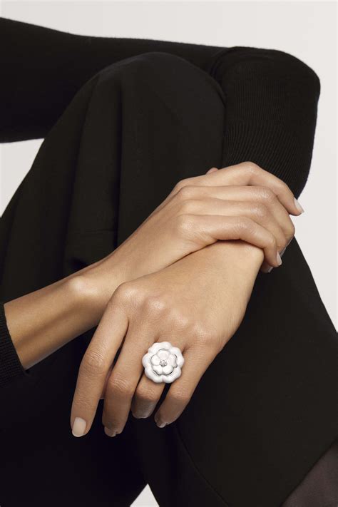 bague Chanel camelia diamant